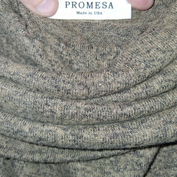Promesa Long Sleeve Cowl Neck Sweater M/L - Picture 3 of 6